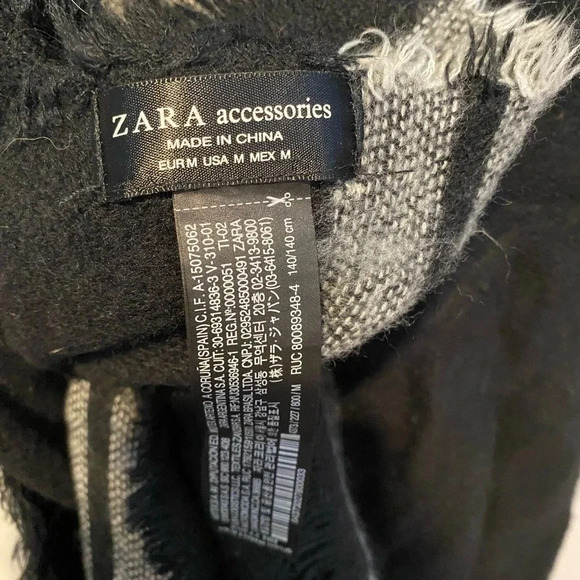 💕3/$25💕 Zara  Striped Scarf - Picture 3 of 3
